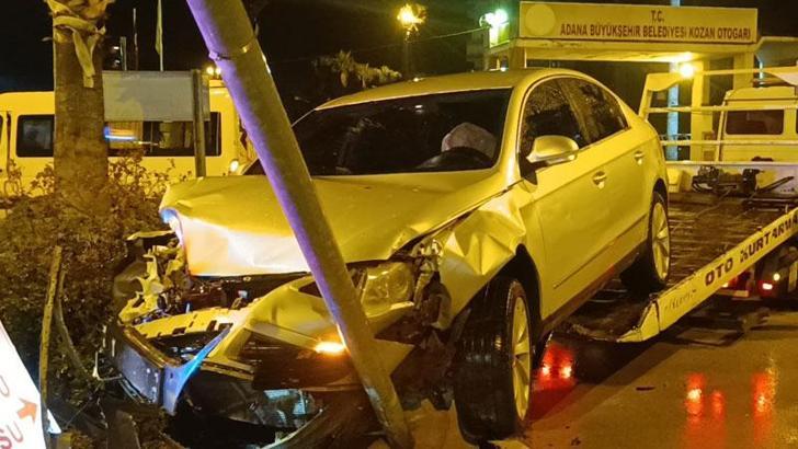 Adana'da otomobil ile minibüs çarpıştı: 3 yaralı