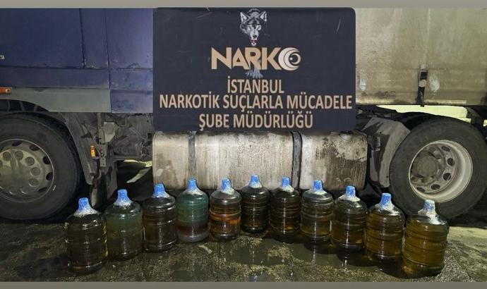 İstanbul- Sarıyer’de durdurulan TIR’ın özel bölmesinde 183 litre uyuşturucu ele geçirildi