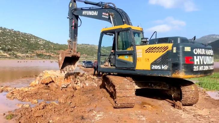 Yayladağı’nda 112 eve hasar veren, 42 küçükbaş hayvanı telef eden sel hasarının izleri siliniyor