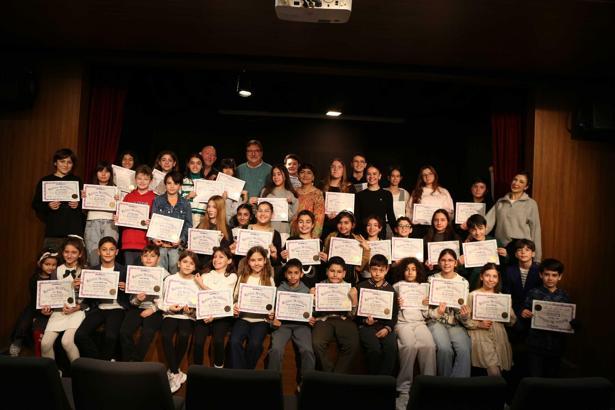 Folkart Academy'nin çocuk mezunları sertifikalarını aldı