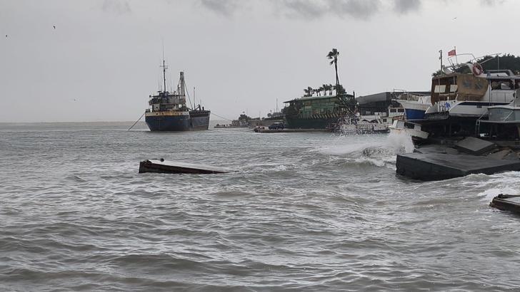 Doğu Akdeniz'i sağanak ve fırtına vurdu