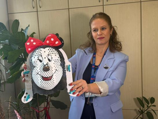 Radyoterapi gören çocuklara 'çizgi film kahramanlı' maske