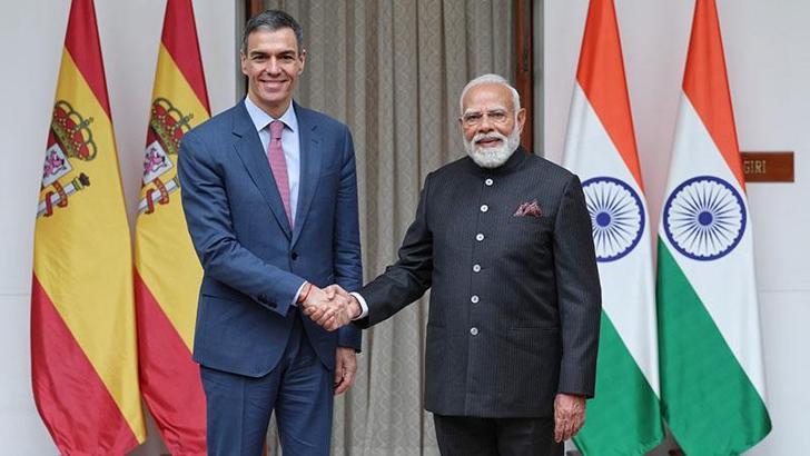 Hindistan Başbakanı Modi ile İspanya Başbakanı Sanchez bir araya geldi