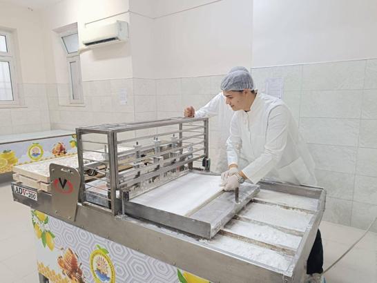 Lokum üreten öğrencilerden tadım etkinliği