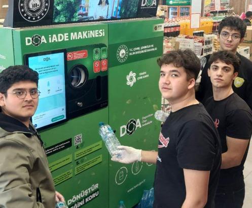Öğrencilerden atık toplama kampanyasına destek
