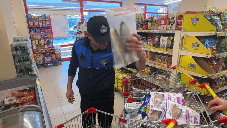 İstanbul - Avcılar’da market denetimi: Son kullanma tarihi geçen ürünlere el konuldu