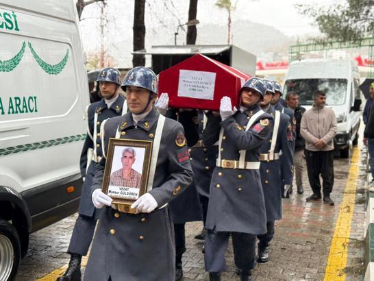 Kanserden ölen emekli astsubay toprağa verildi