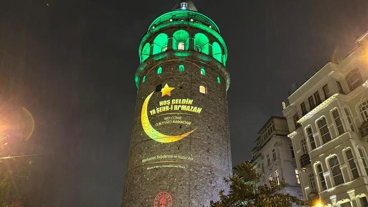 İstanbul - Galata Kulesi'nde ramazan ayına özel görseller yansıtıldı