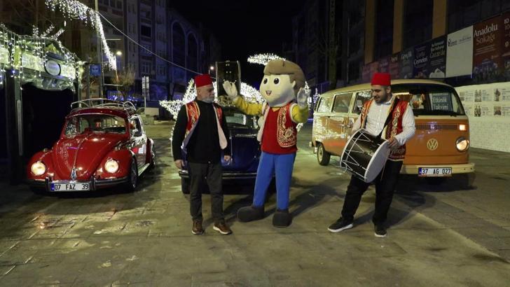 Esenler'de vosvoslu sahur geleneği devam ediyor