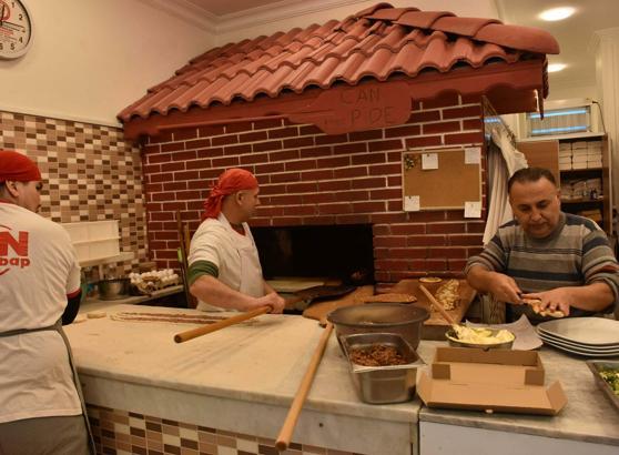İzmir'de 'askıda kıymalı pide' uygulaması