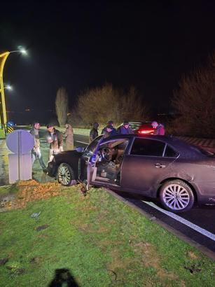 Genç’te otomobil ile minibüs çarpıştı