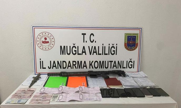 Muğla'da tefeci ve göçmen kaçakçılığı operasyonunda 2 tutuklama