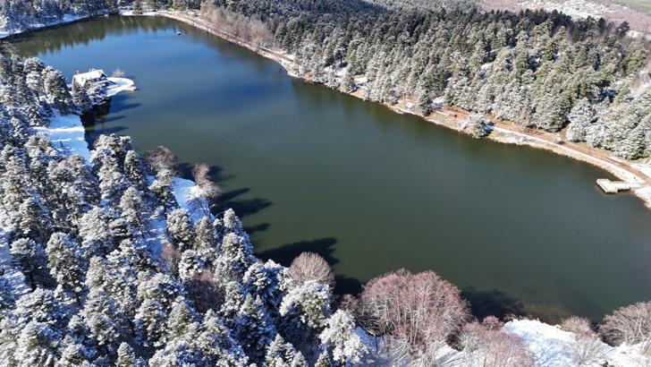 Beyaza bürünen Gölcük Tabiat Parkı dron kamerasında