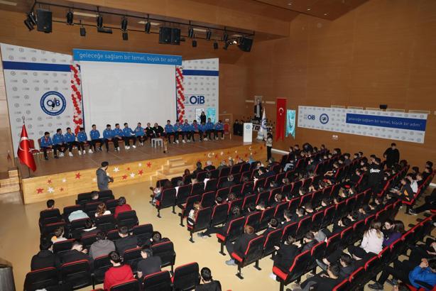 Nilüferli hentbolcular öğrencilerle buluştu