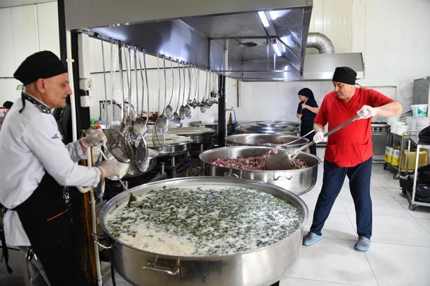 Osmaniye Belediyesi’nden 10 bin kişilik iftar