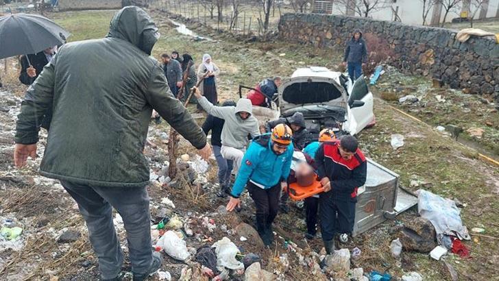 Bingöl'de otomobil şarampole devrildi: 7 yaralı