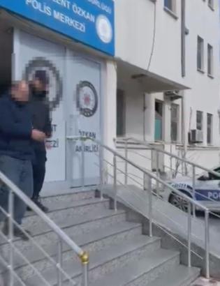 İstanbul - Sultangazi'de cami avlusunda dayısına kaldırım taşıyla saldıran şüpheli yakalandı