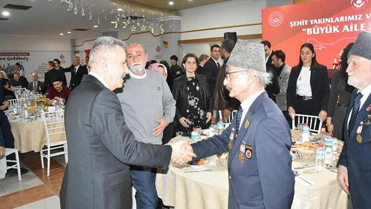 İzmir’de Vali Elban ilk iftarı şehit yakınları ve gazilerle yaptı