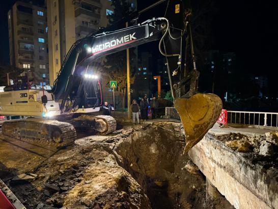 Mersin'de dere üzerindeki köprü kısmen çöktü