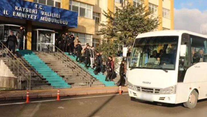 Kayseri merkezli 4 ilde FETÖ operasyonunda yakalanan 70 şüpheliden 54'ü tutuklandı