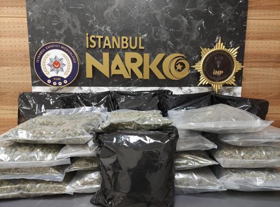 İstanbul- Zeytinburnu'nda düzenlenen operasyonda 22 kilo uyuşturucu ele geçirildi