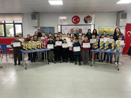 Alaşehir'de Akıl ve Zeka Oyunları İlçe Turnuvası'nda 81 öğrenci yarıştı