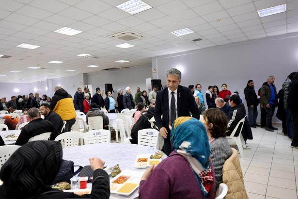 Gemlik Belediyesi, vatandaşlarla protokol üyelerini iftar sofrasında buluşturdu