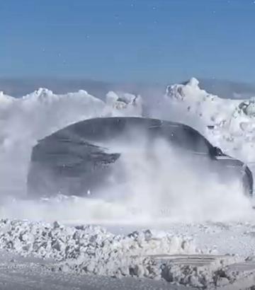 Kayak merkezinin otoparkında aracı ile drift atan sürücüye ceza; o anlar kamerada