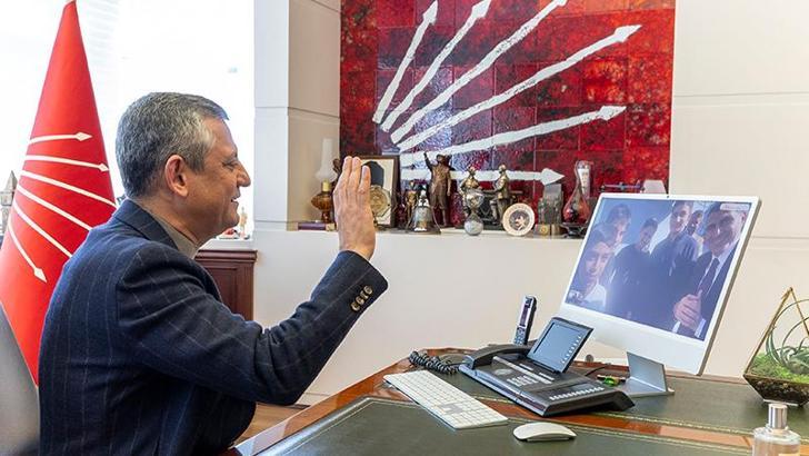 Özgür Özel, Adana'da Atatürk büstünü fırtınadan koruyan öğrencilerle görüştü