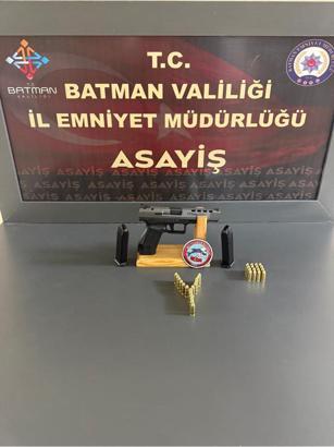 Batman'da üzerlerinde ruhsatsız tabancayla yakalanan 3 şüpheli tutuklandı
