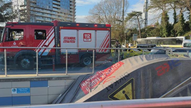 İstanbul - Hacıosman Metro İstasyonu'nda raylara atlayan kadın hayatını kaybetti -1