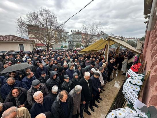 TIR'dan düşen saman balyalarının altında kalıp öldü; o anlar kamerada (2)