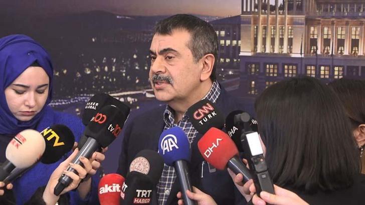 Bakan Tekin, 'Külliye'de Ramazan' etkinlik alanını ziyaret etti