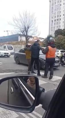 İstanbul- Ümraniye'de yol verme kavgasında silah çekti