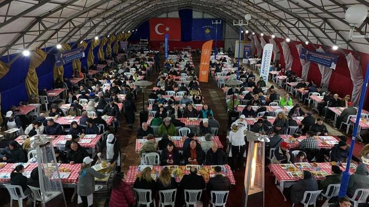 Arnavutköy Belediyesi’nden Kosova’da bin 500 kişilik iftar sofrası