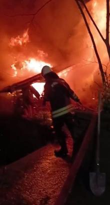 İki ayrı mahallede yangın; ev ve odunluk küle döndü