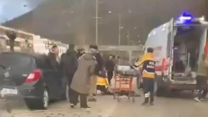 Yaya geçidinde elektrikli bisiklete otomobil çarptı; 1 yaralı