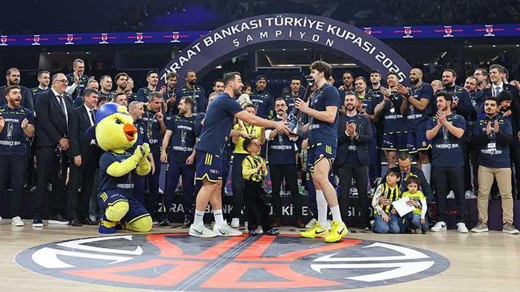 Fenerbahçe Beko kupasını aldı