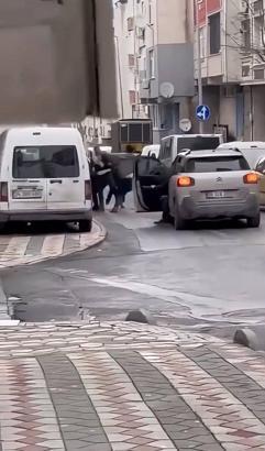 İstanbul - Sultangazi’de davulcuların yumruk yumruğa kavgası kamerada