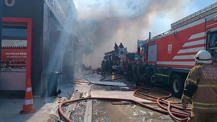 İzmir'de otomobil yedek parça dükkanında yangın