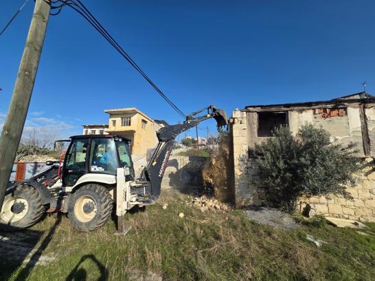 Akdeniz’de, çökme riski taşıyan yapılarla mücadele sürüyor