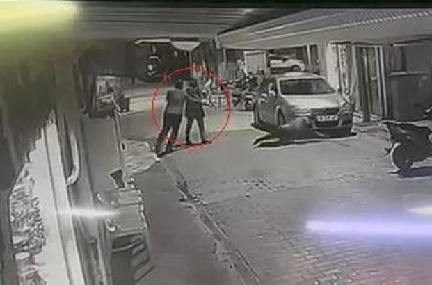 Bursa'da 1 kişinin yaralandığı silahlı kavga kamerada