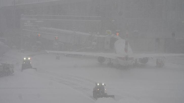 ABD’de yoğun kar yağışı nedeniyle 5 binden fazla uçuş iptal edildi