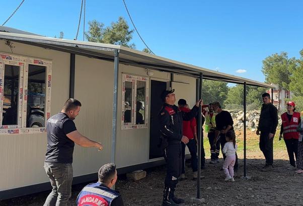 Torunuyla yaşayan kadına yeni konteyner ev