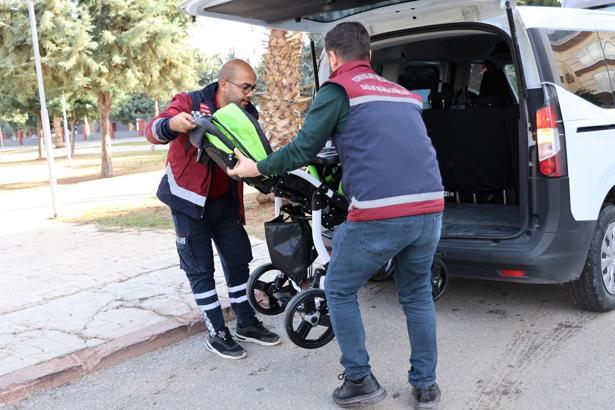 Toroslar’da tekerlekli sandalye ve engelli pusetleri ihtiyaç sahiplerine ulaştı