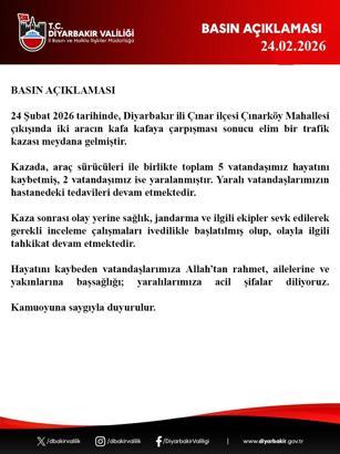 Diyarbakır’da otomobil ile hafif ticari araç kafa kafaya çarpıştı: 5 ölü, 2 yaralı (2)