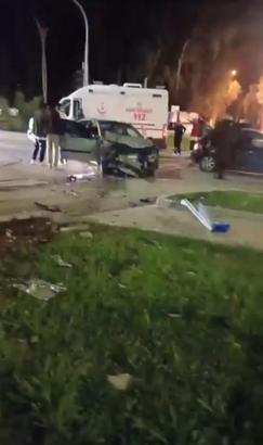 Kamyonet ile otomobil çarpıştı: 1'i ağır 3 yaralı