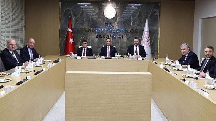 Bakan Kacır, iftarda OSB başkanlarıyla bir araya geldi