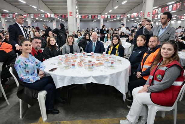 Başkan Pehlivan, personelle iftar sofrasında buluştu