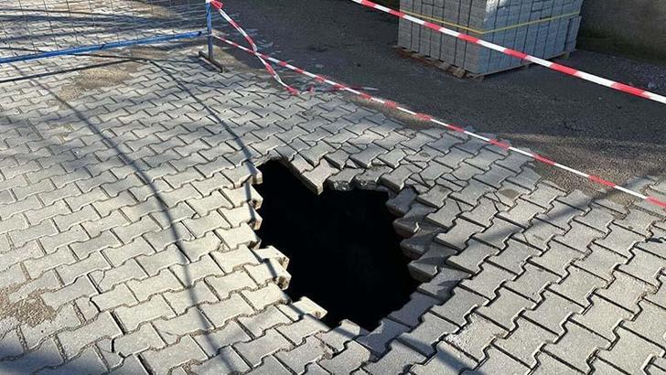 Çanakkale'de sağanak nedeniyle yol çöktü